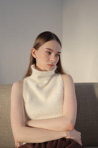 angora turtle sleeve-less knit