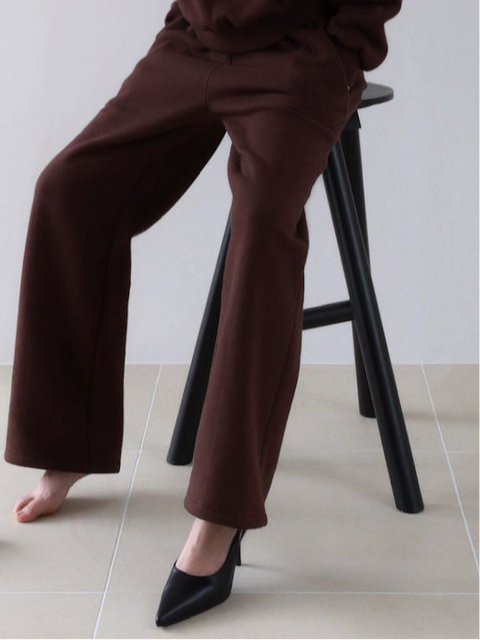 loose sweat pants