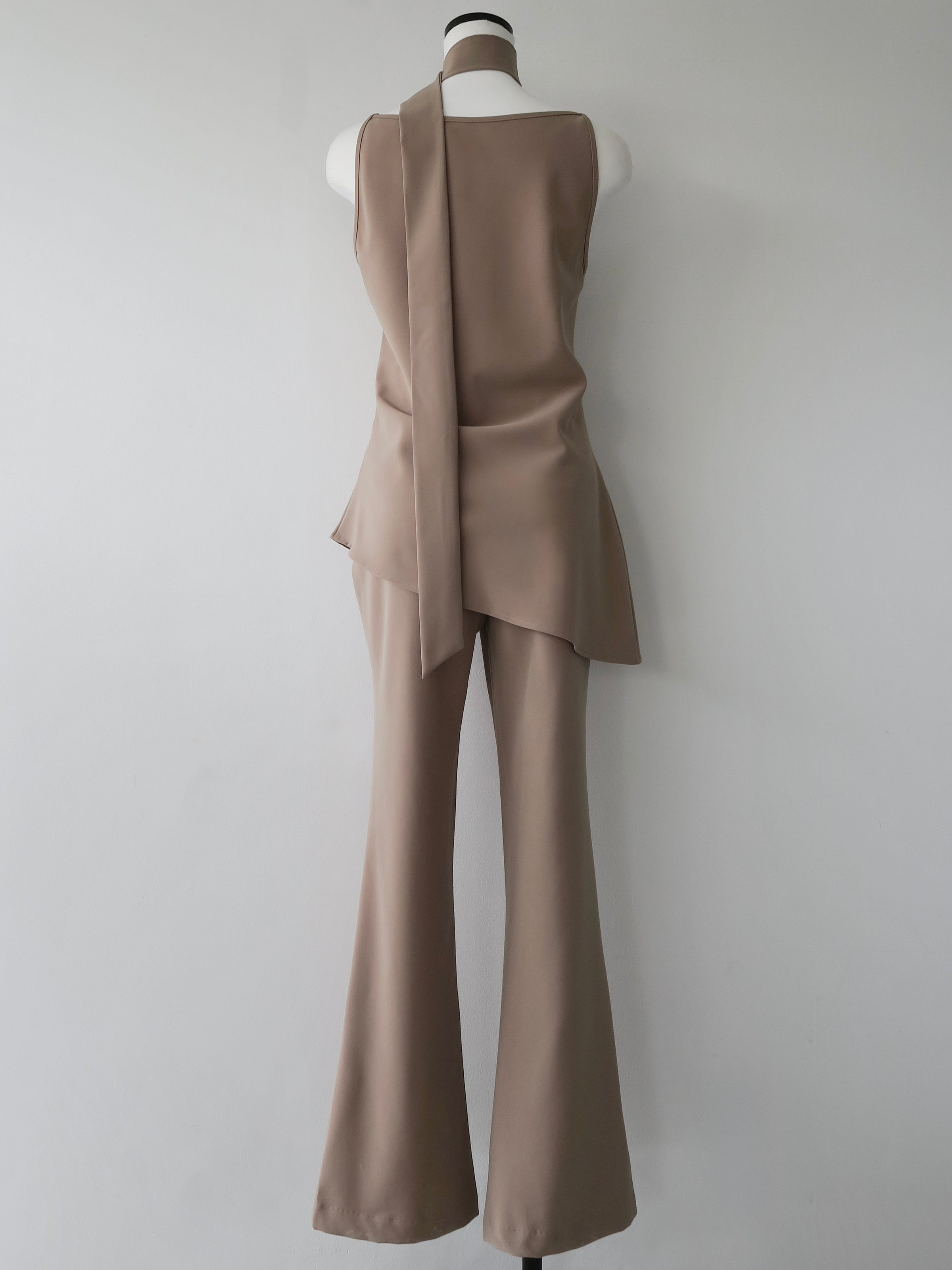 sample sale / long tie flare top