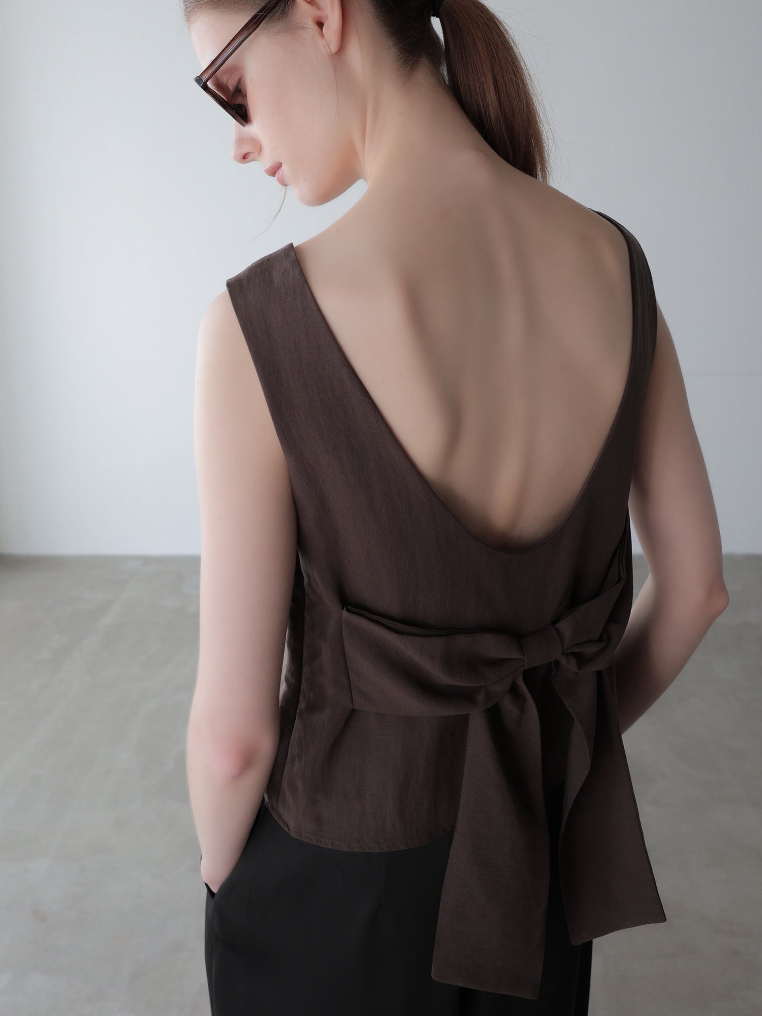 back ribbon linen blouse