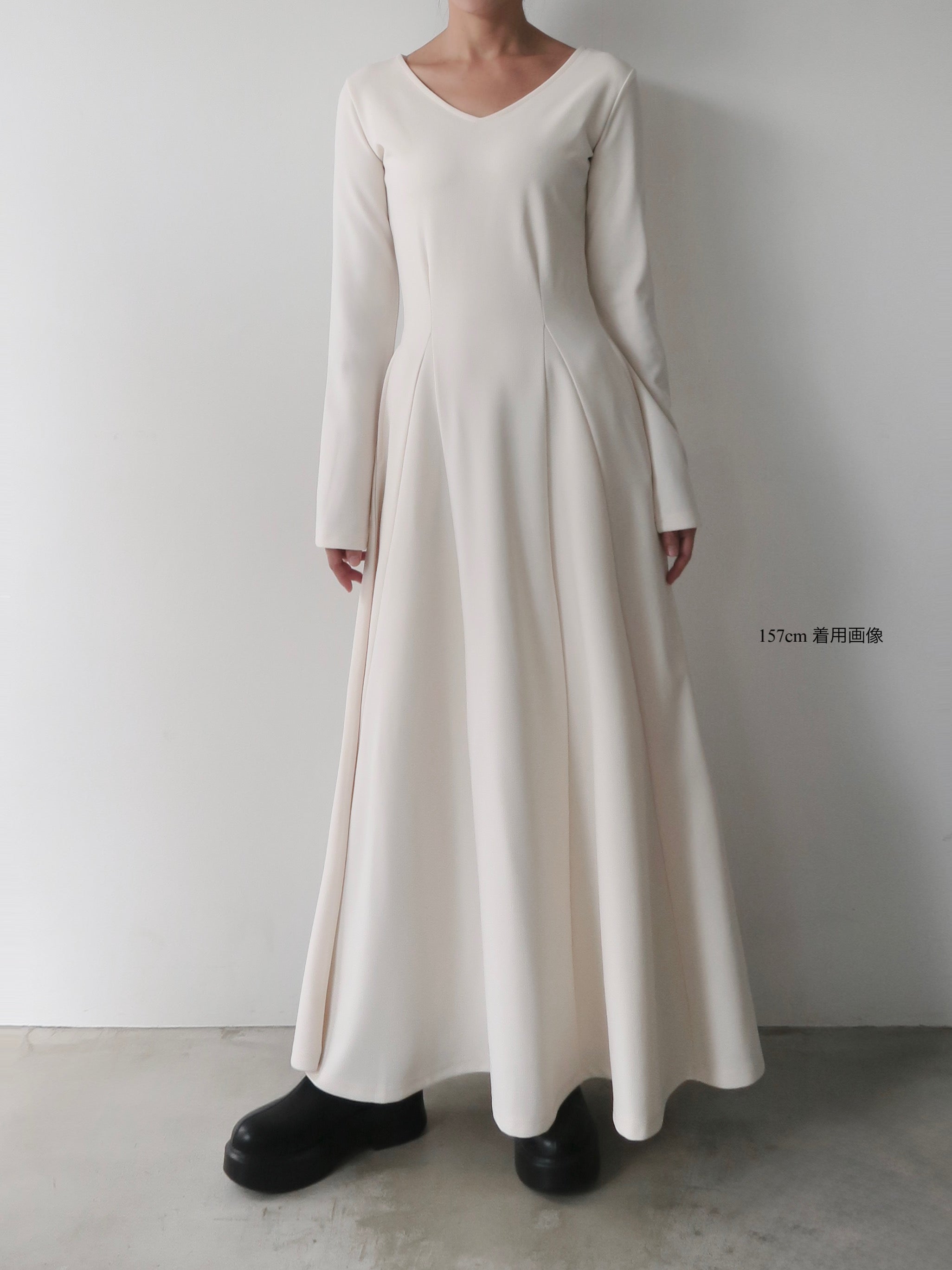 ワンピース maison celon v silhouette dress ivory v silhouette dress – célon