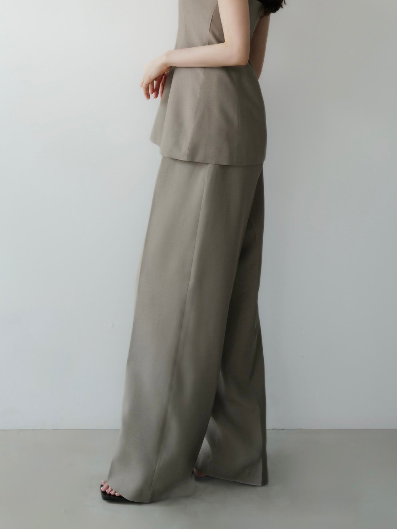 minimal wide trousers