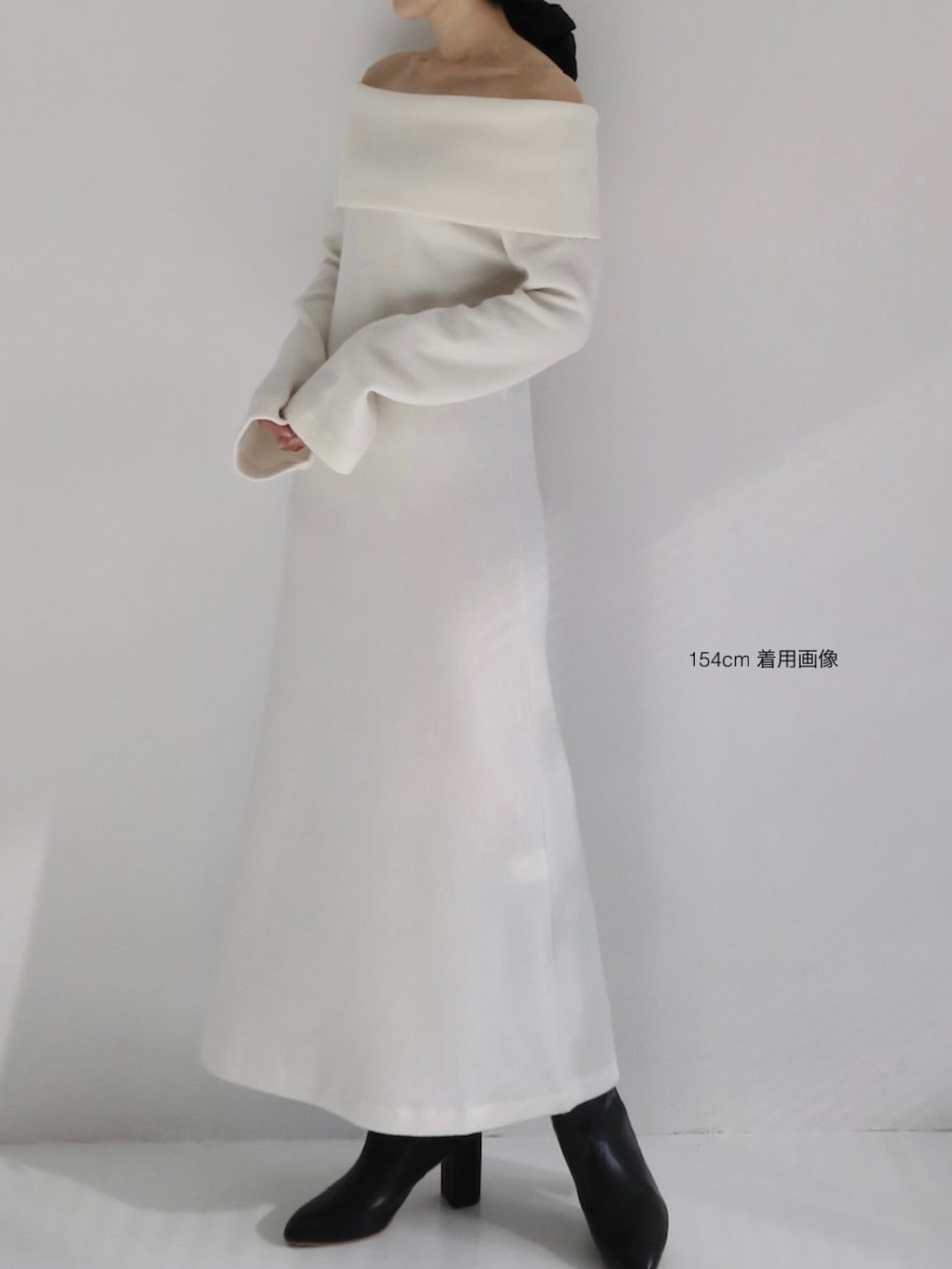 sample sale / off shoulder soft knit dress