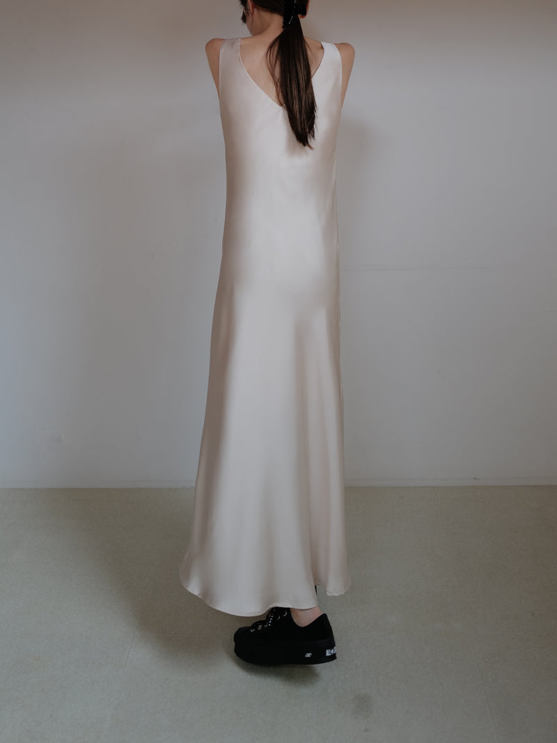 ( 9/18 20:00~ resale ) satin v long dress