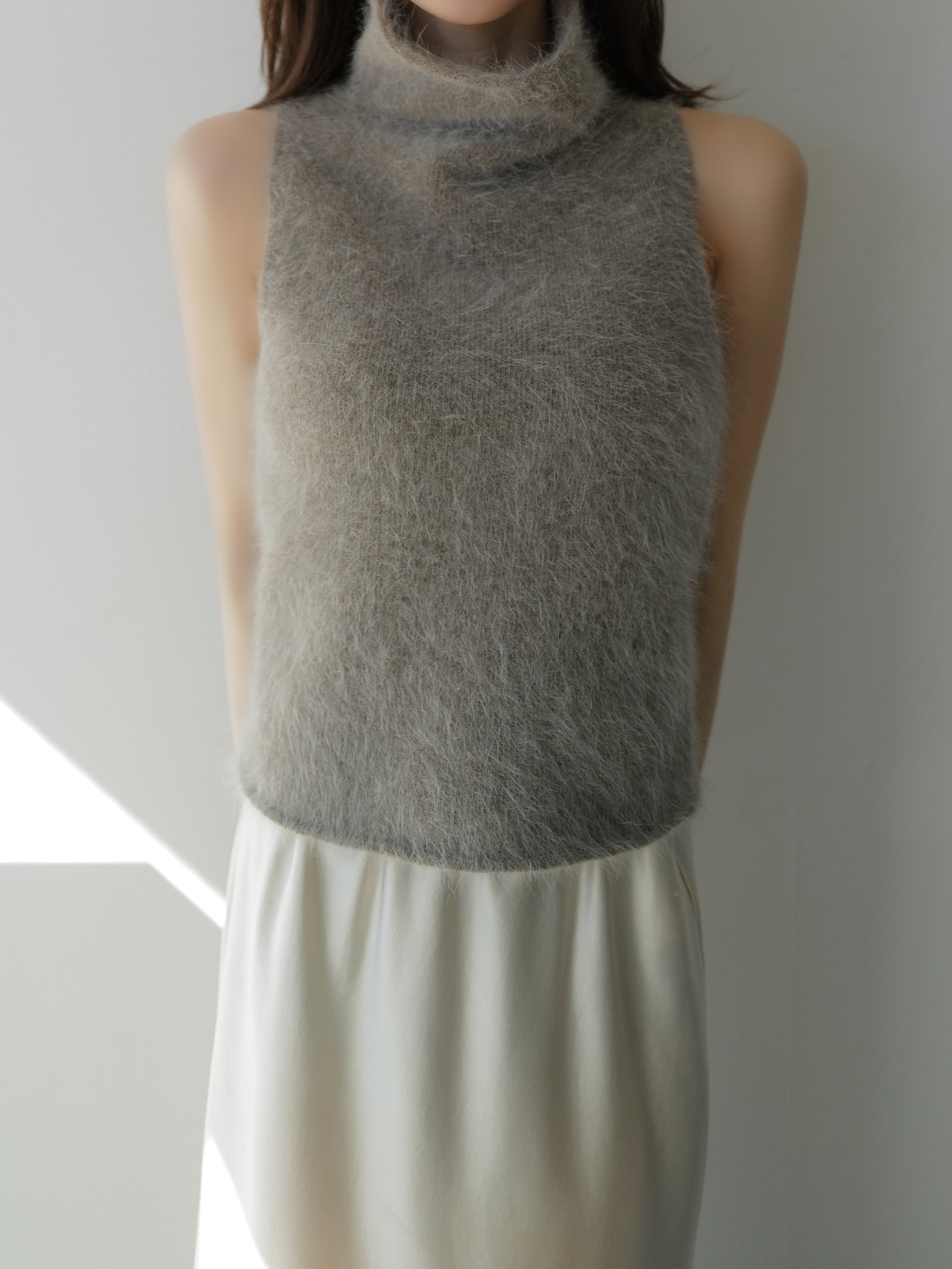 angora turtle sleeve-less knit