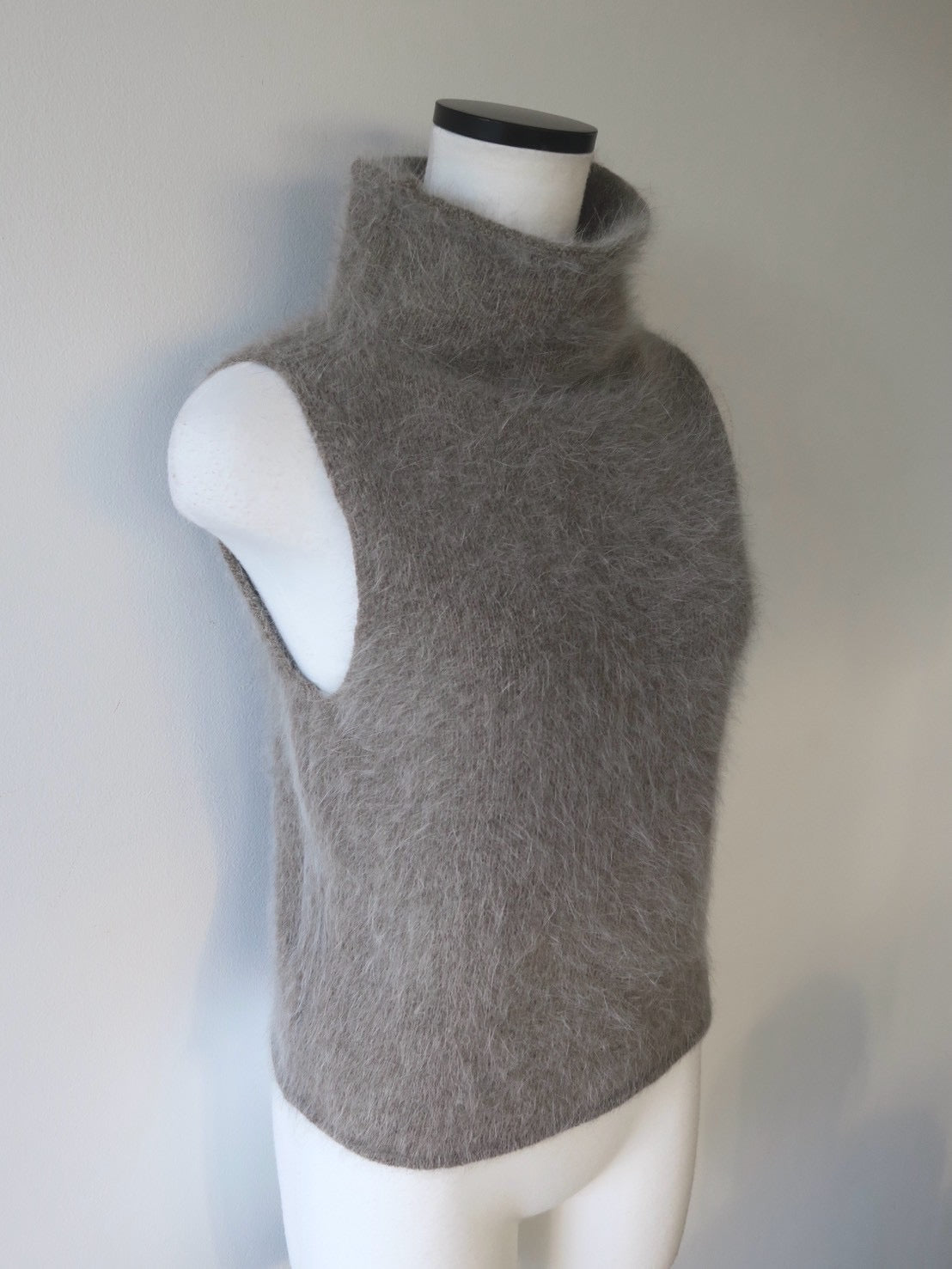 angora turtle sleeve-less knit