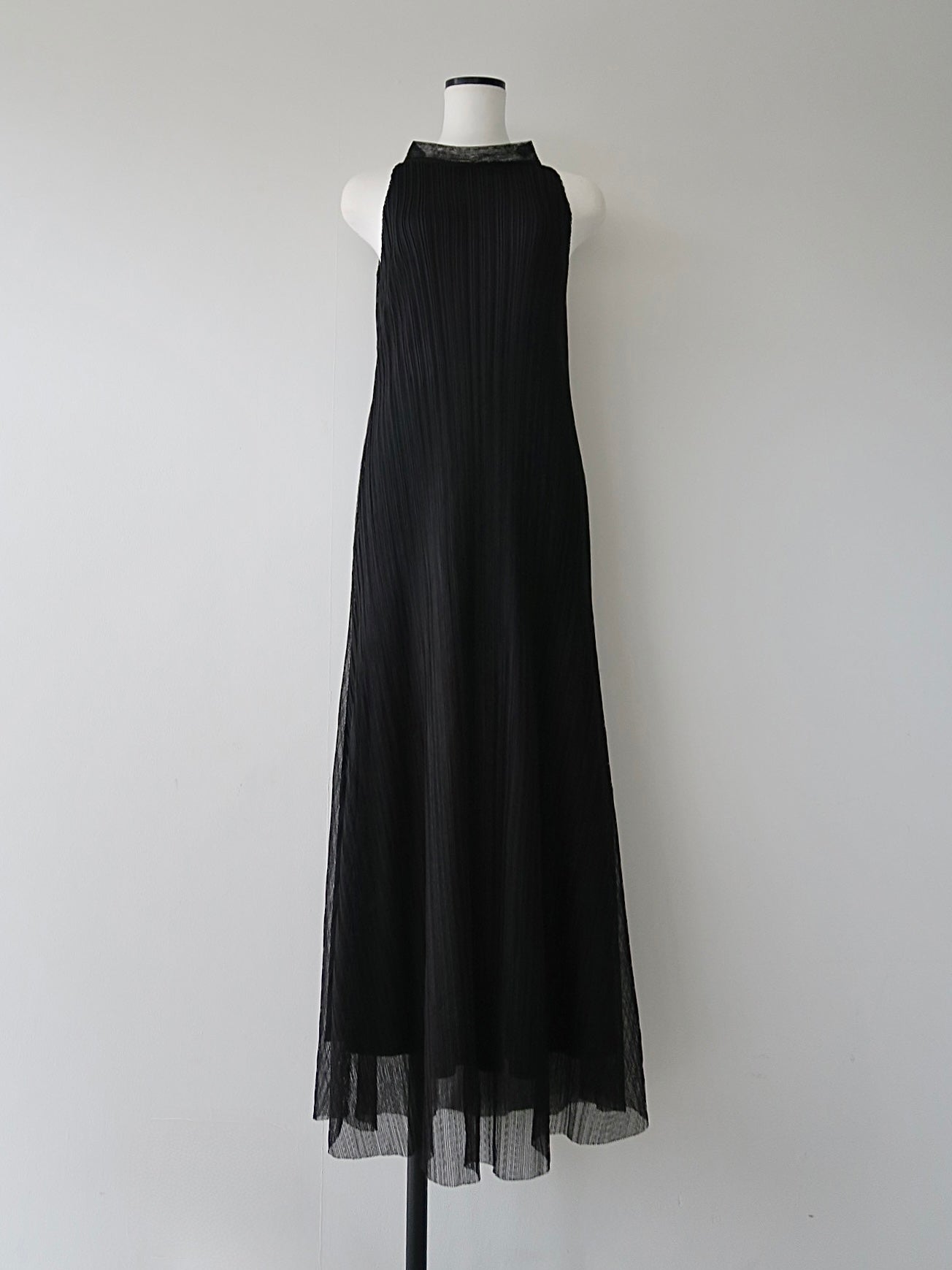 新品　maisoncelon pleated halter maxi dress pleated halter maxi dress – célon