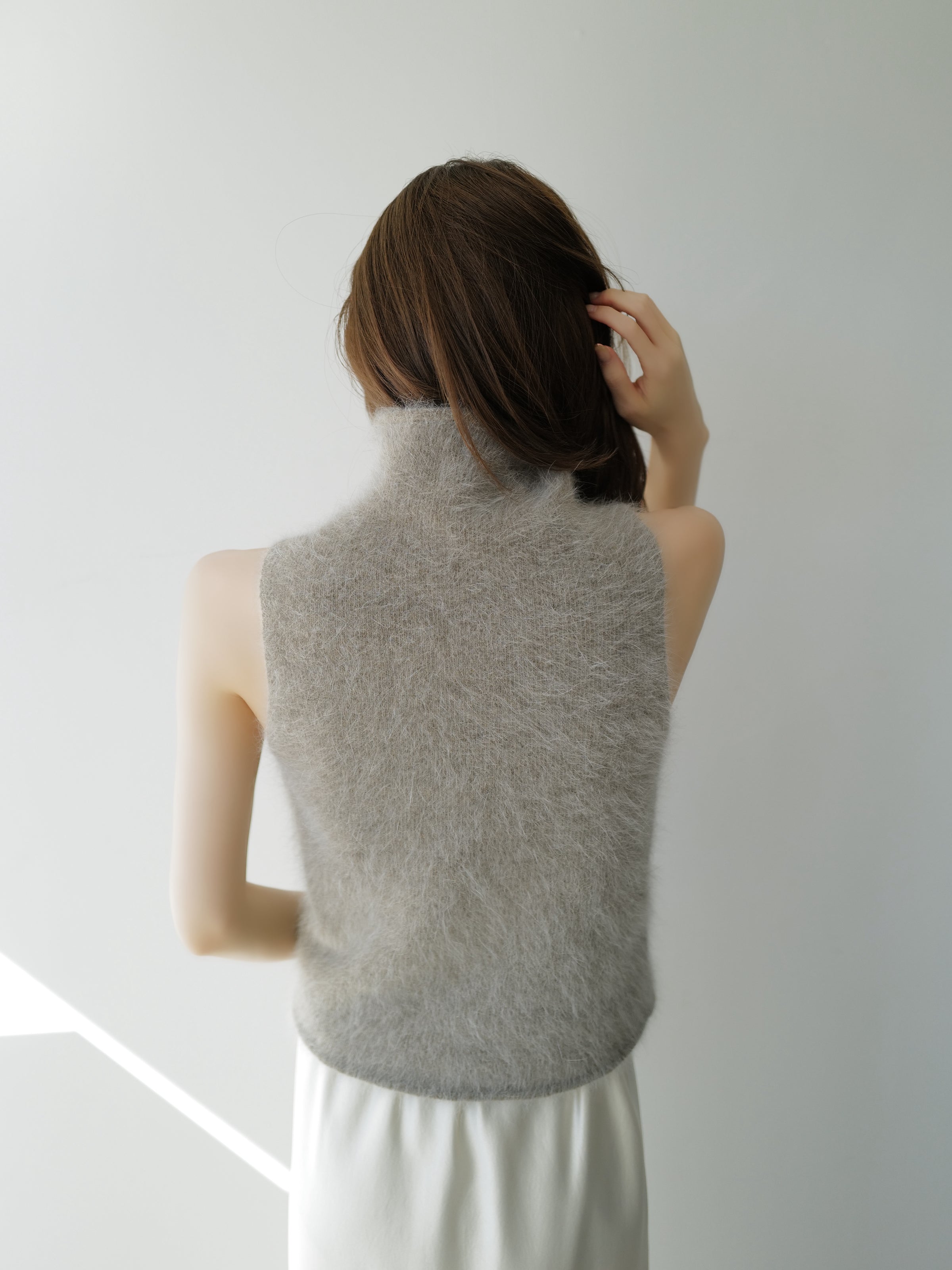 angora turtle sleeve-less knit