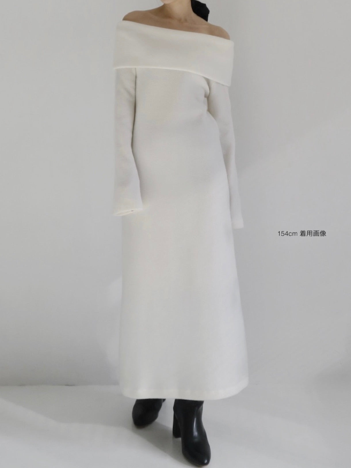 sample sale / off shoulder soft knit dress