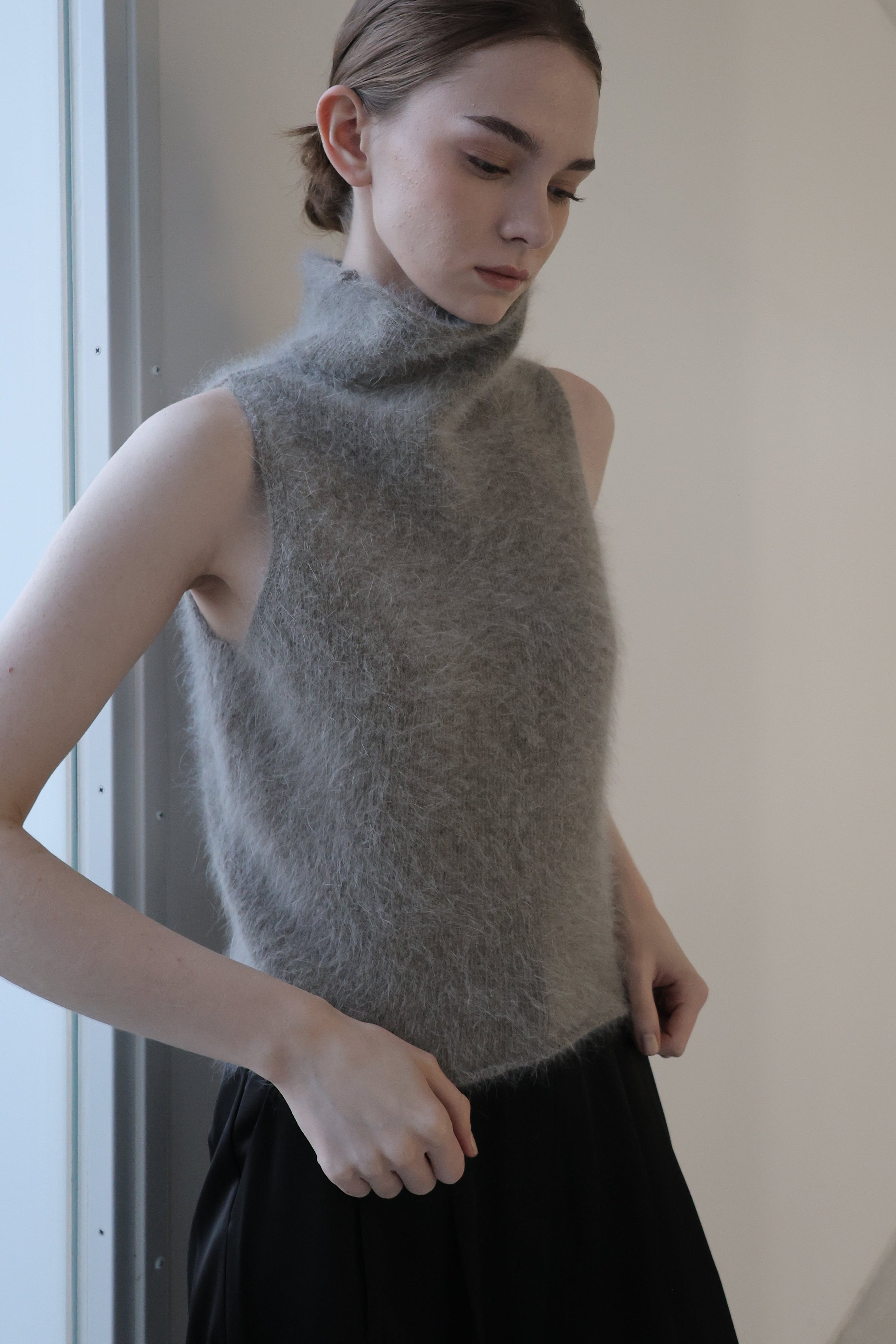 angora turtle sleeve-less knit