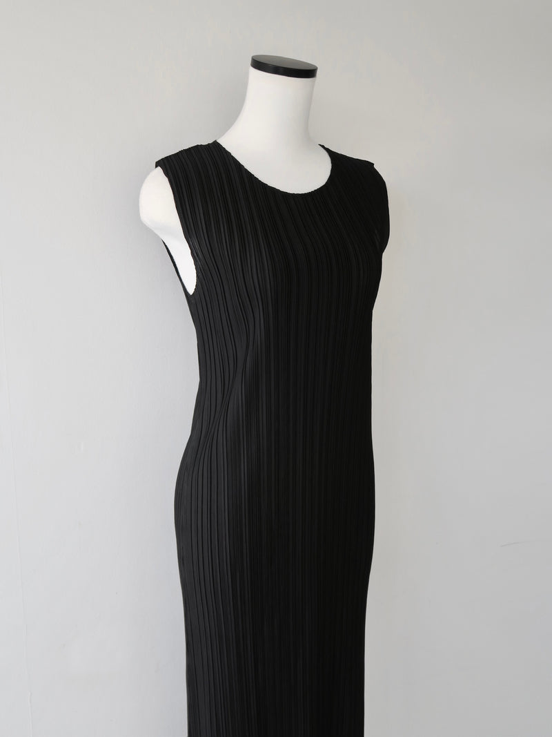 bellows sleeveless dress