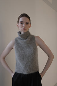 angora turtle sleeve-less knit