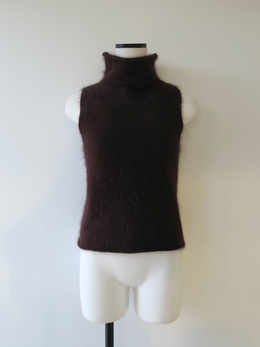 angora turtle sleeve-less knit