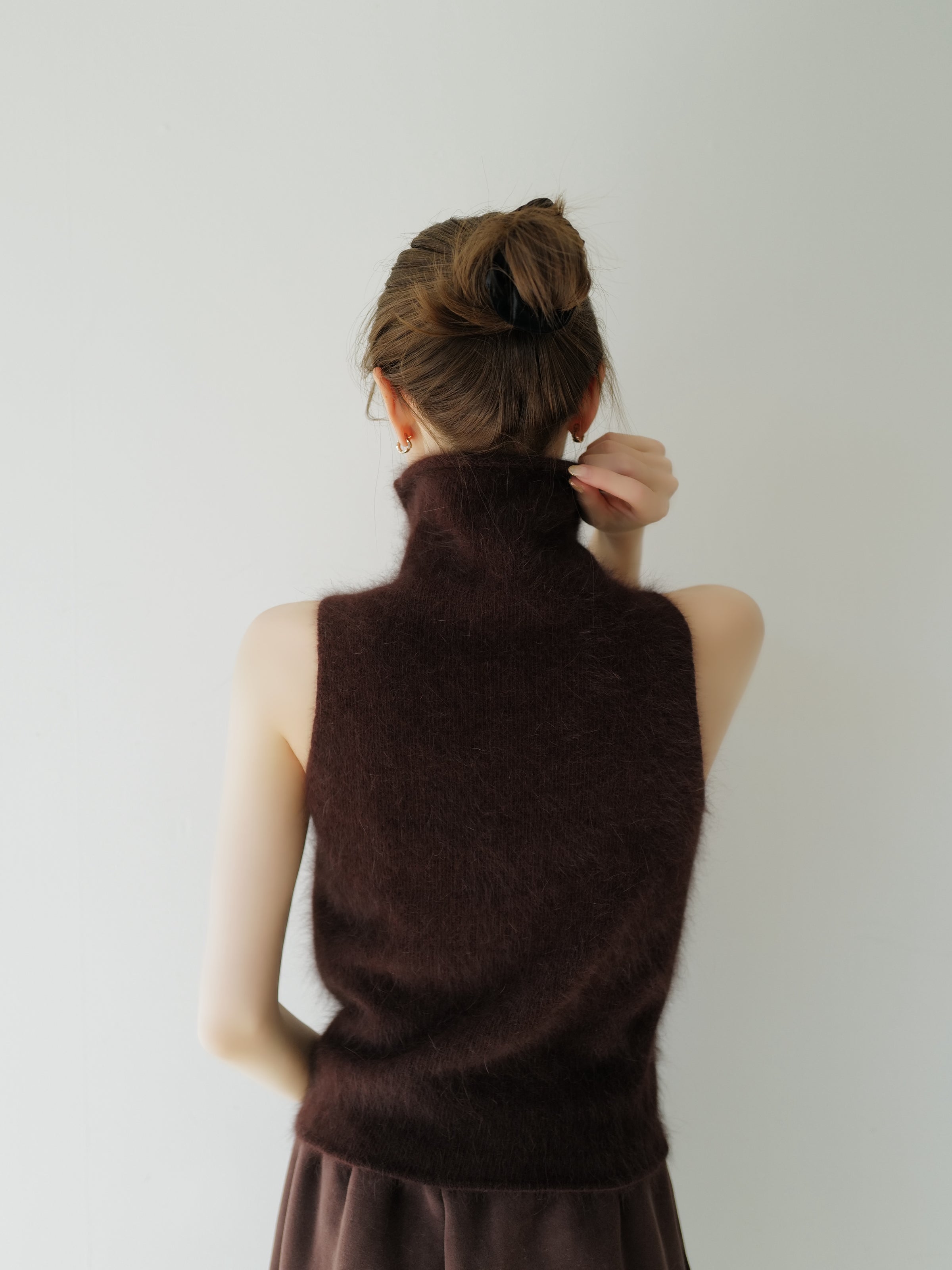 angora turtle sleeve-less knit