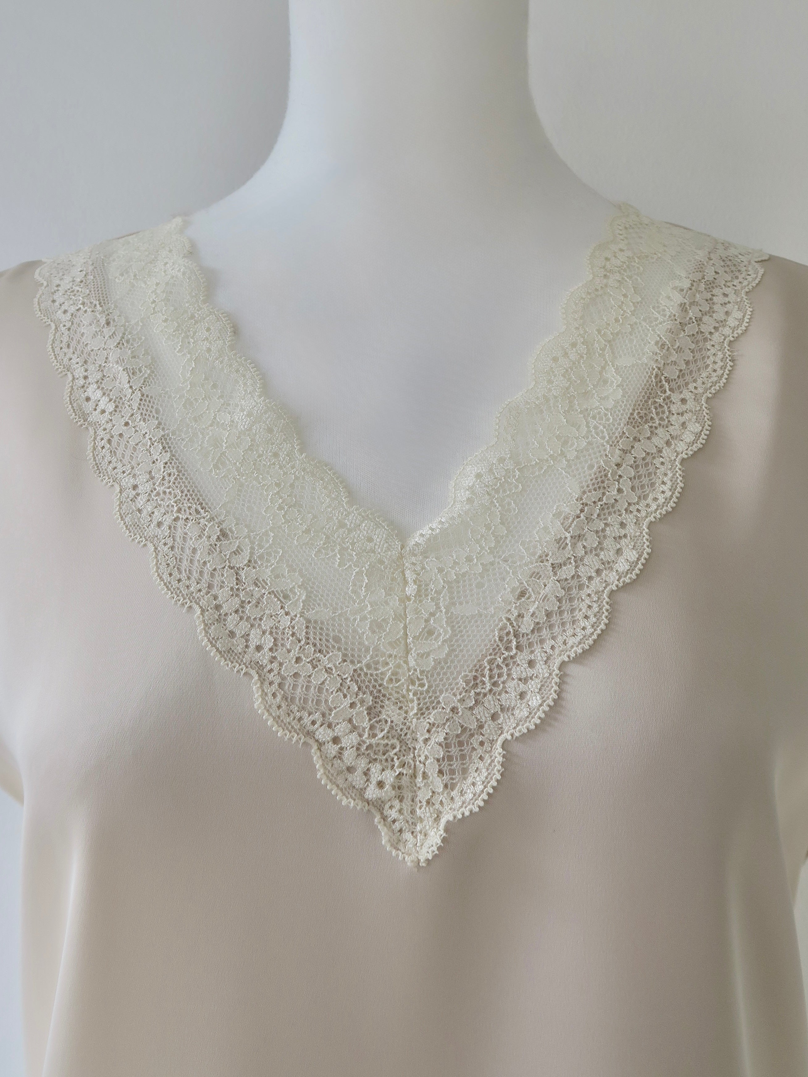 lace trim satin cami tops – célon