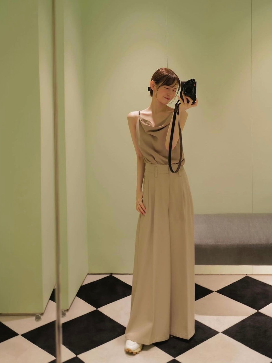 sample sale / center tuck wide pants