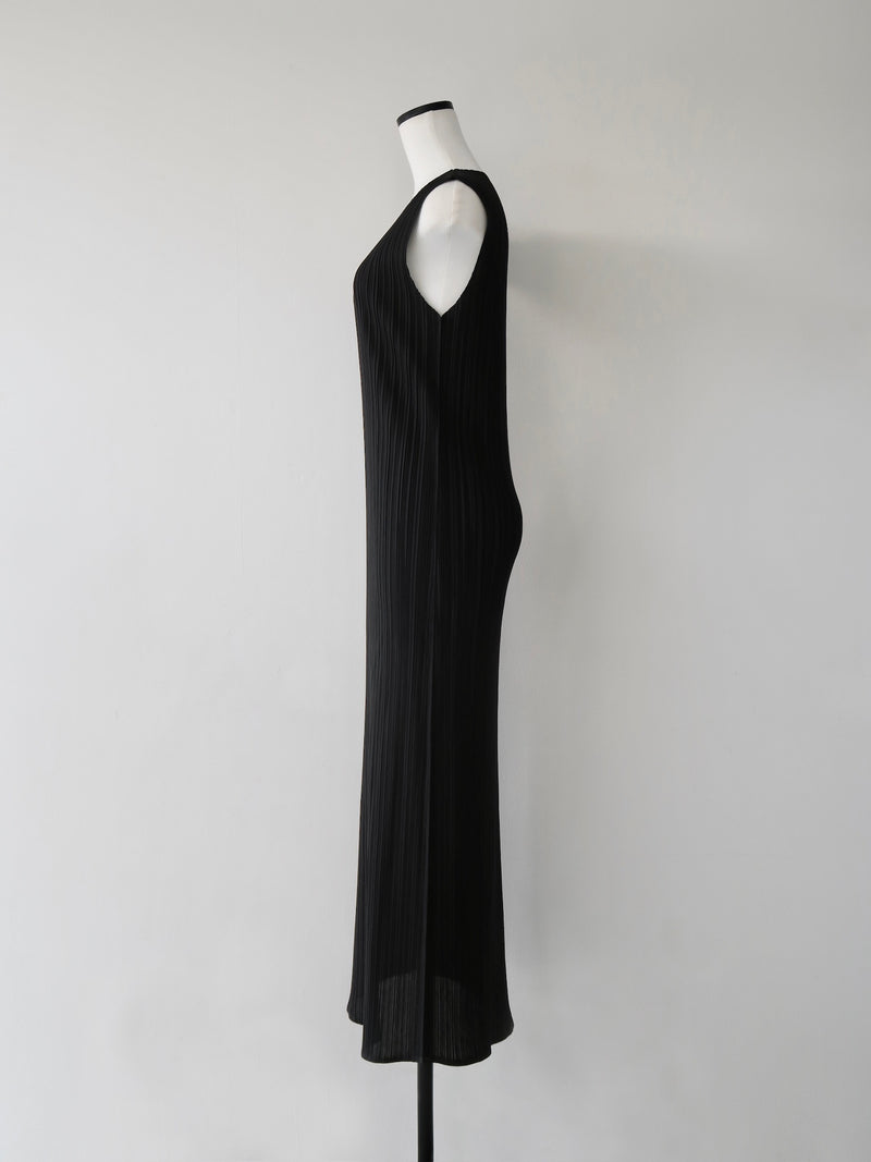 bellows sleeveless dress