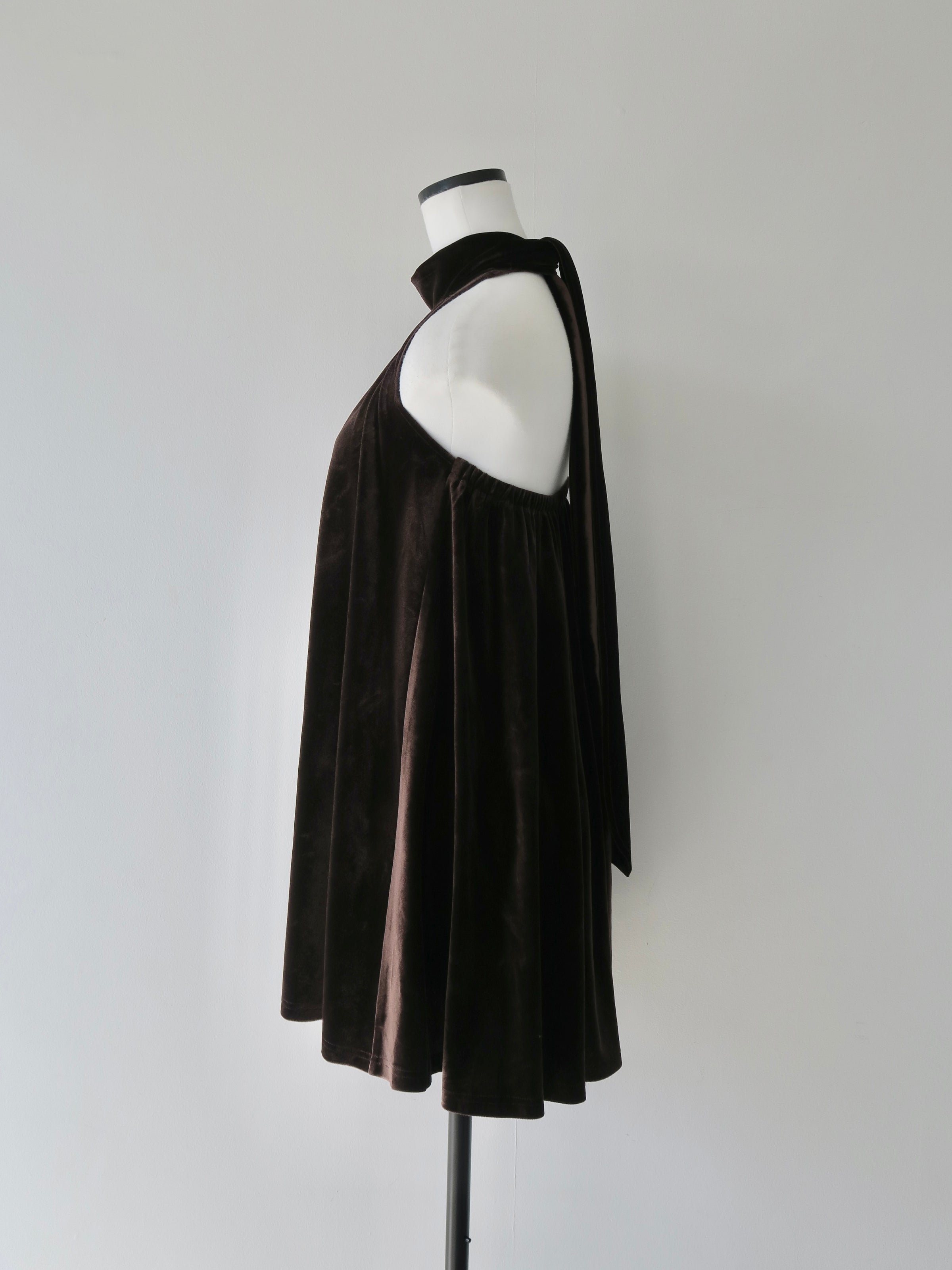 velour back open tie blouse