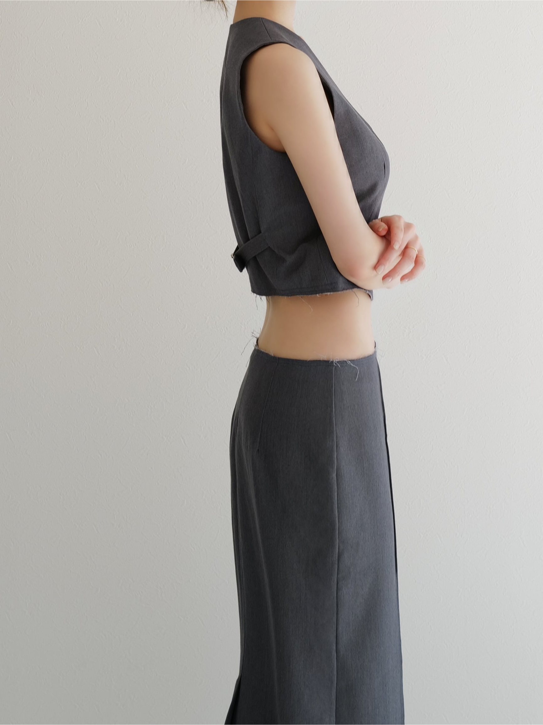 summer sale / raw hem single vest