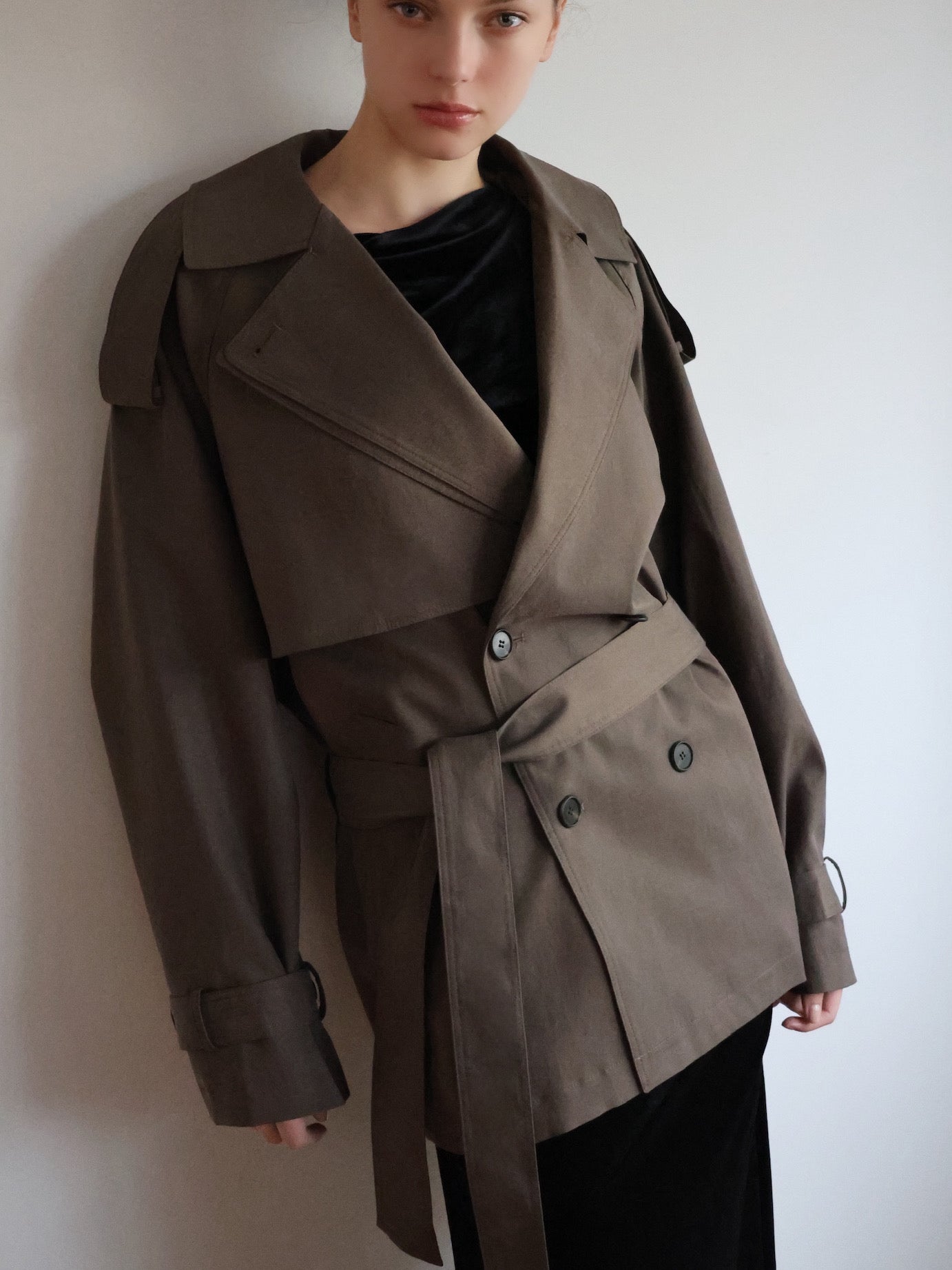 moca classic short trench coat
