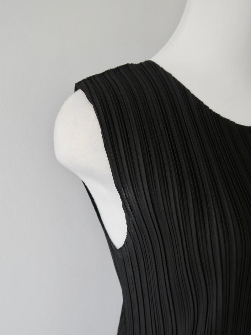bellows sleeveless dress