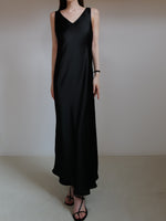 ( 9/18 20:00~ resale ) satin v long dress