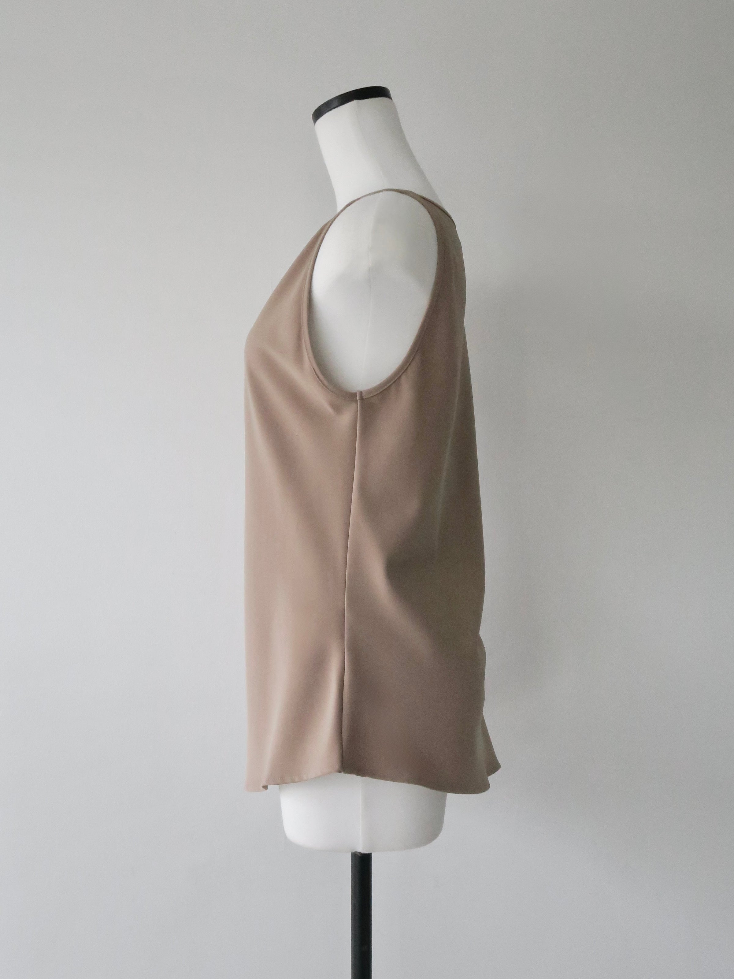 sample sale / long tie flare top