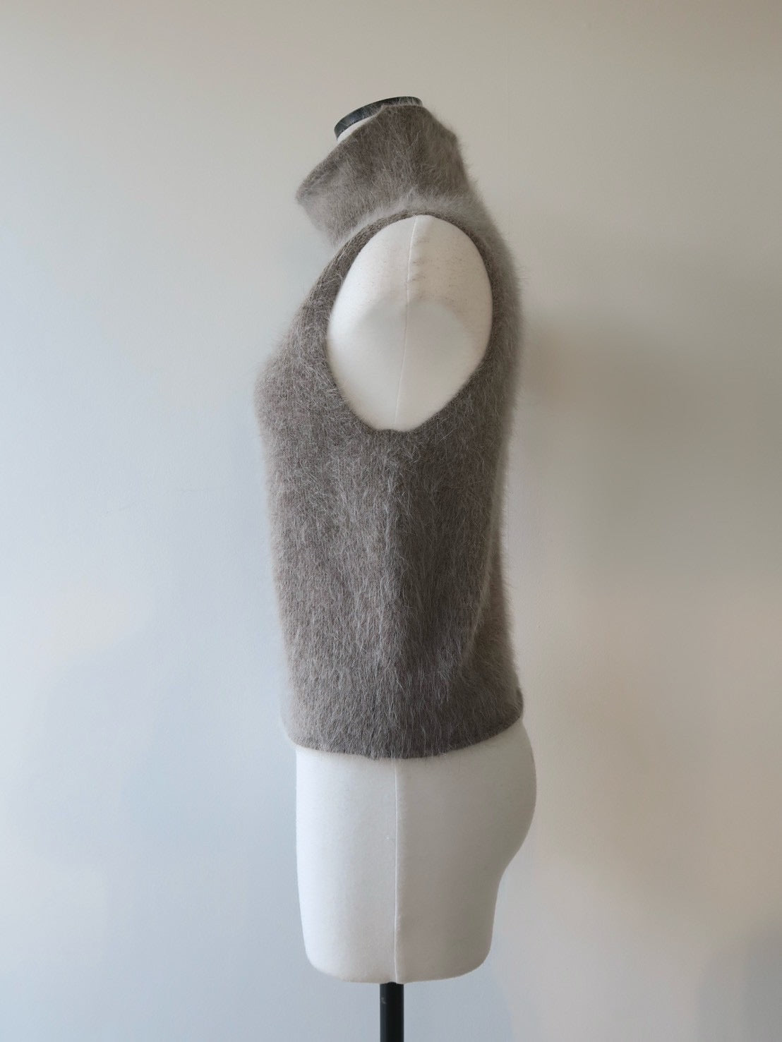 angora turtle sleeve-less knit