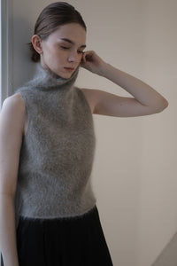 angora turtle sleeve-less knit