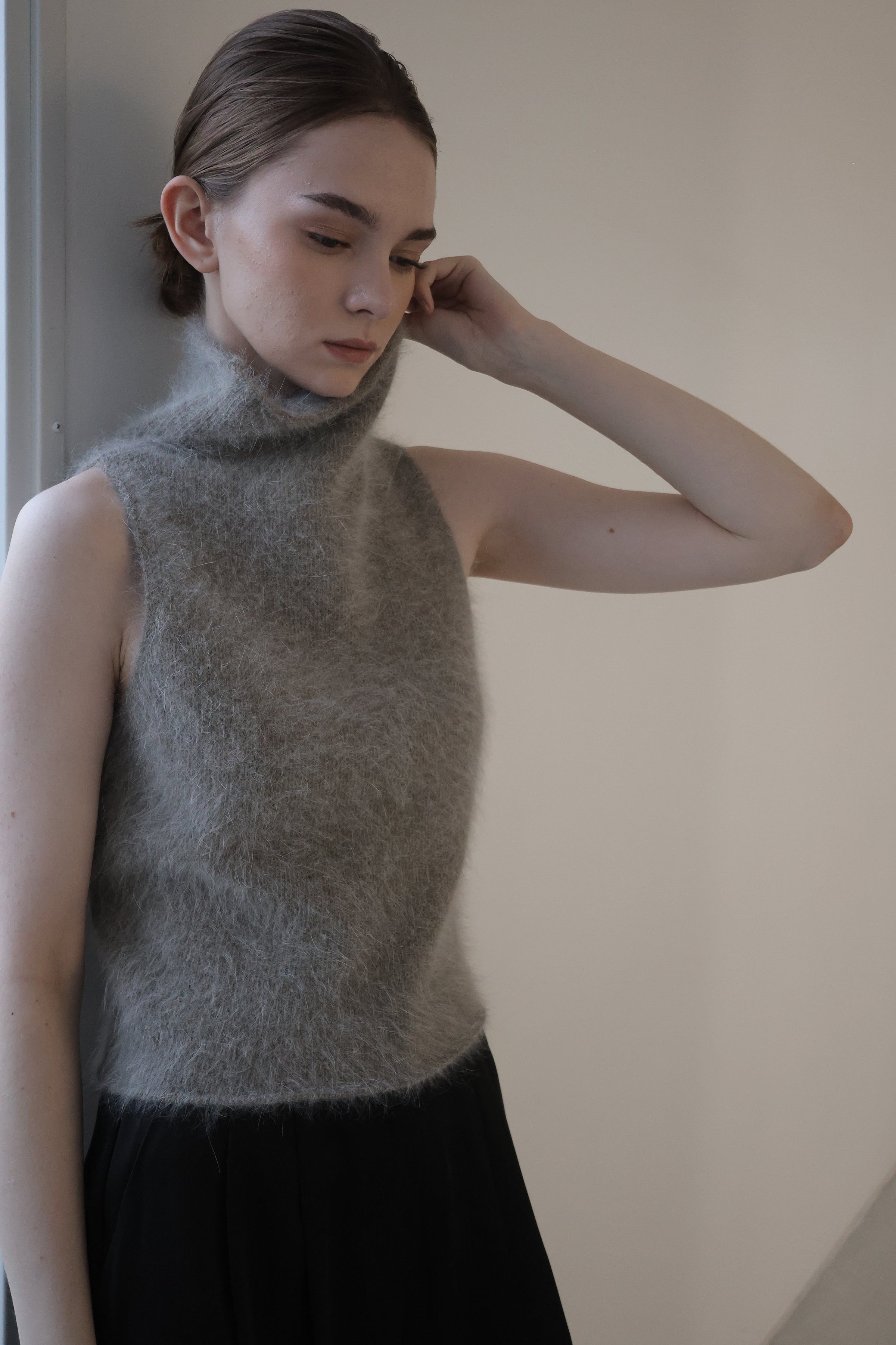 angora turtle sleeve-less knit