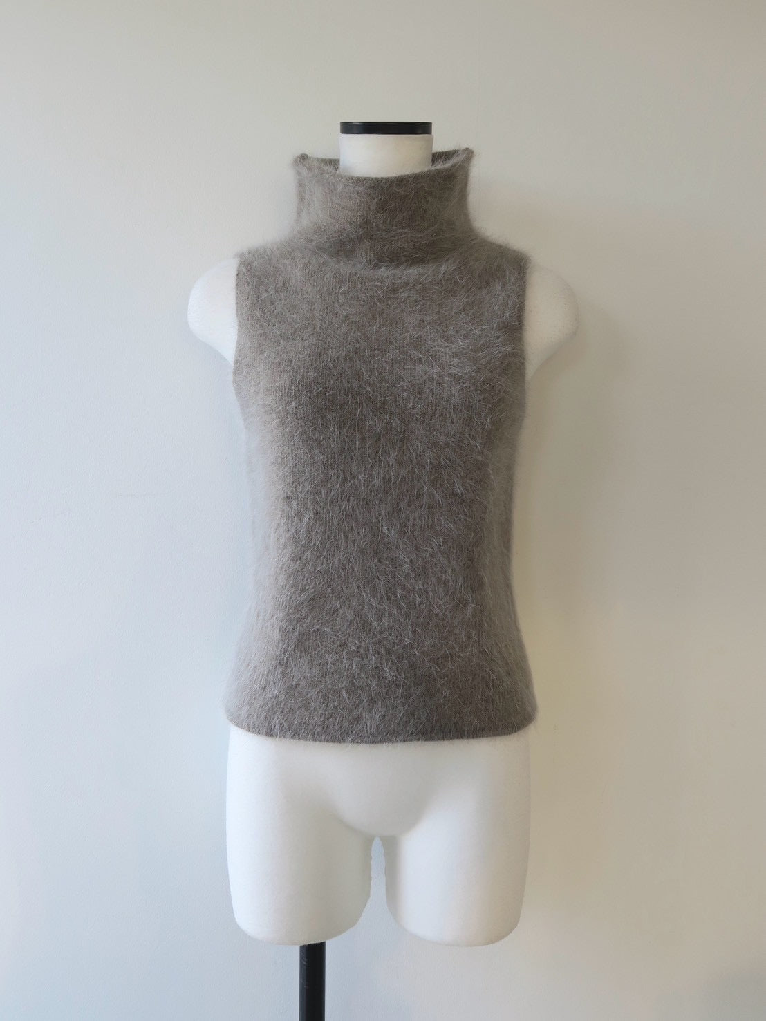 angora turtle sleeve-less knit
