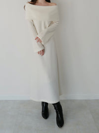 sample sale / off shoulder soft knit dress