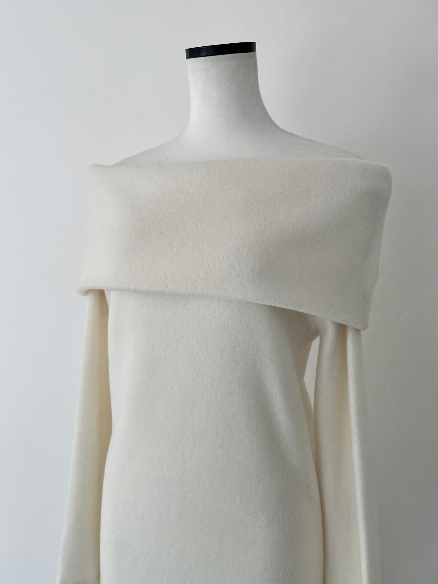 off shoulder soft knit dress – célon