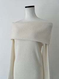 sample sale / off shoulder soft knit dress