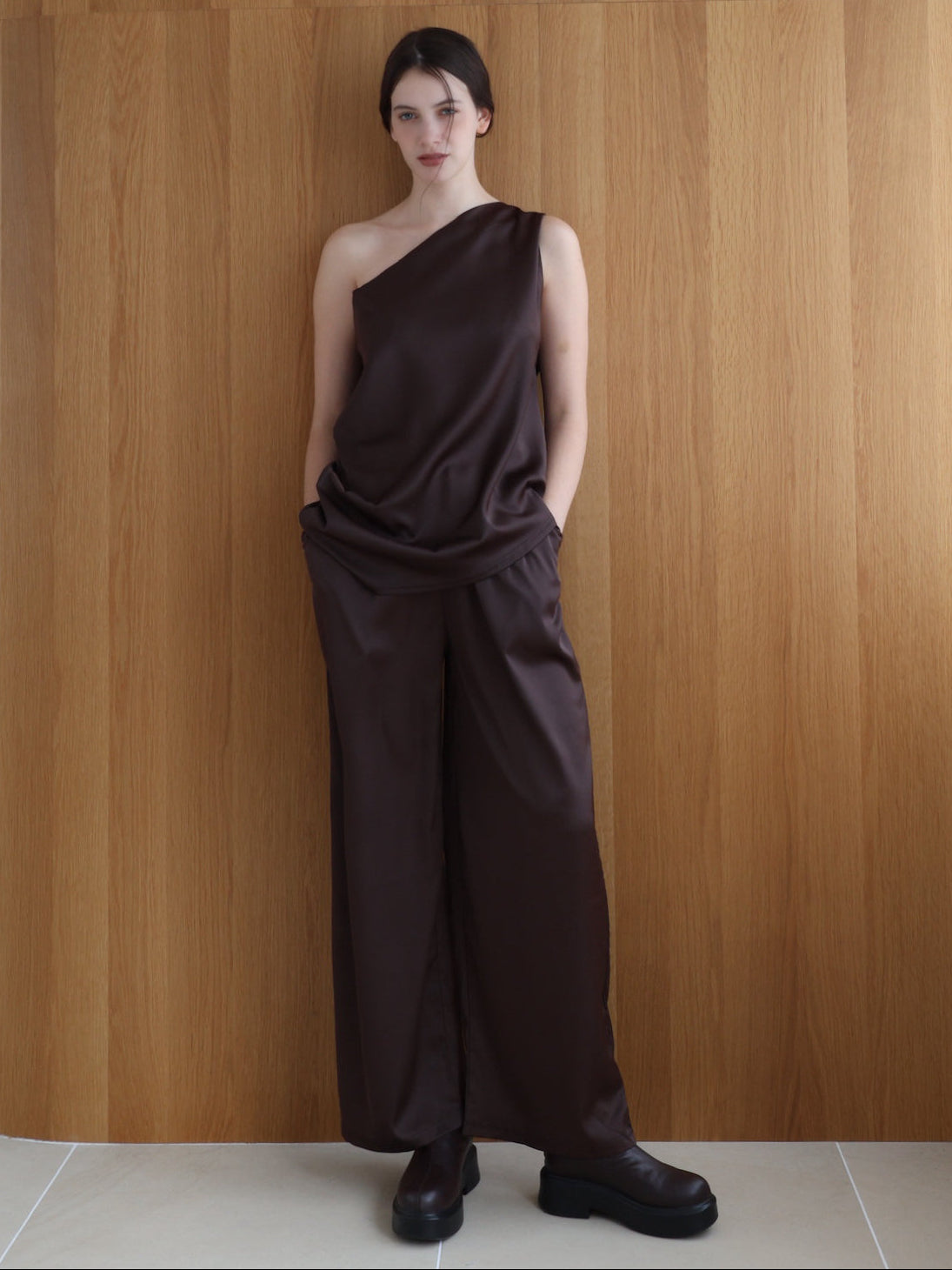 sample sale / one shoulder satin set up