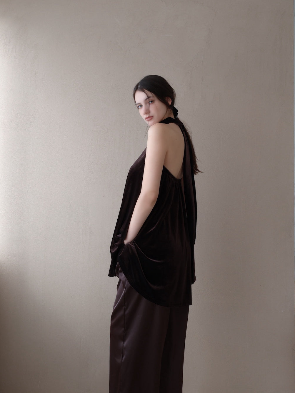 velour back open tie blouse