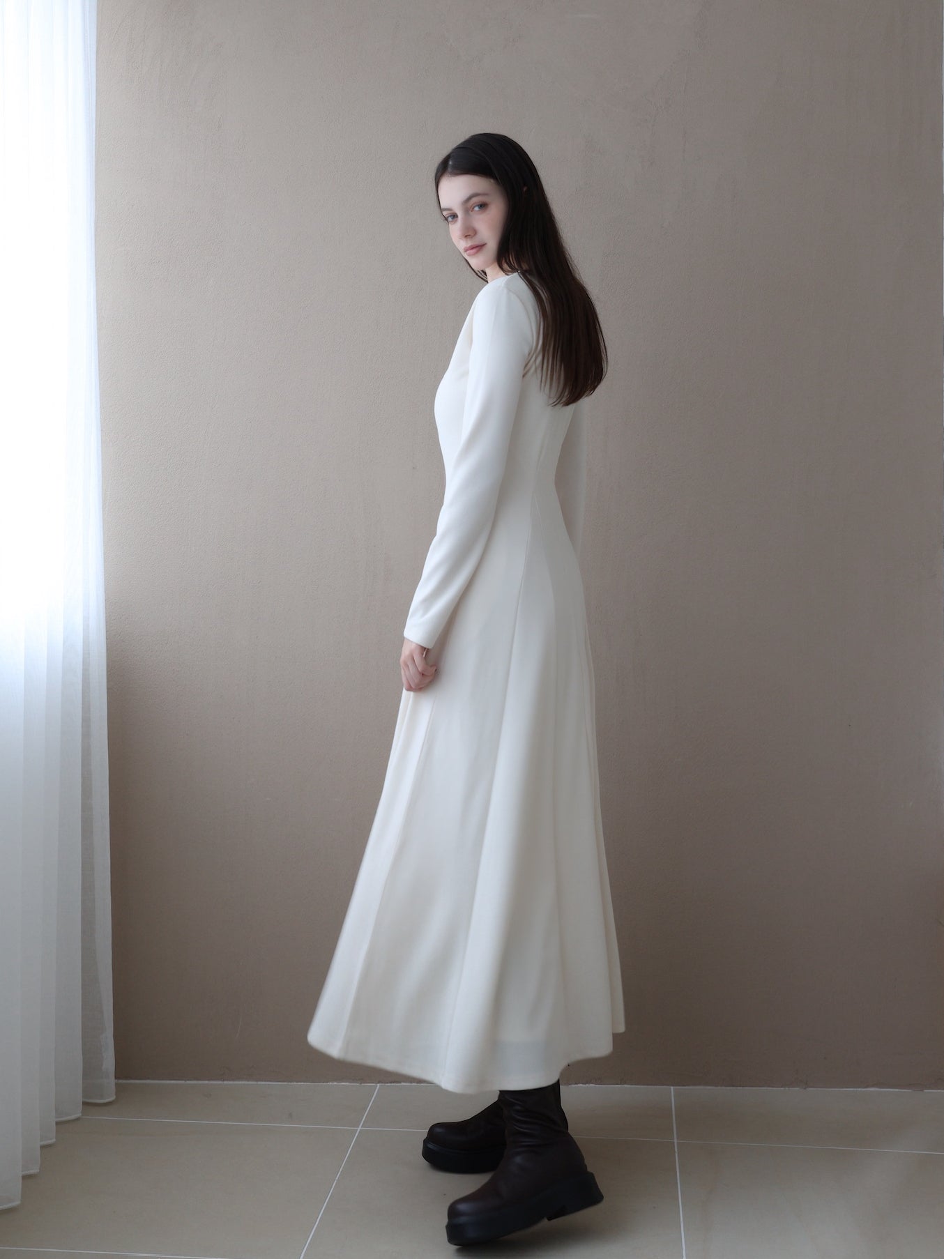 v silhouette dress – célon