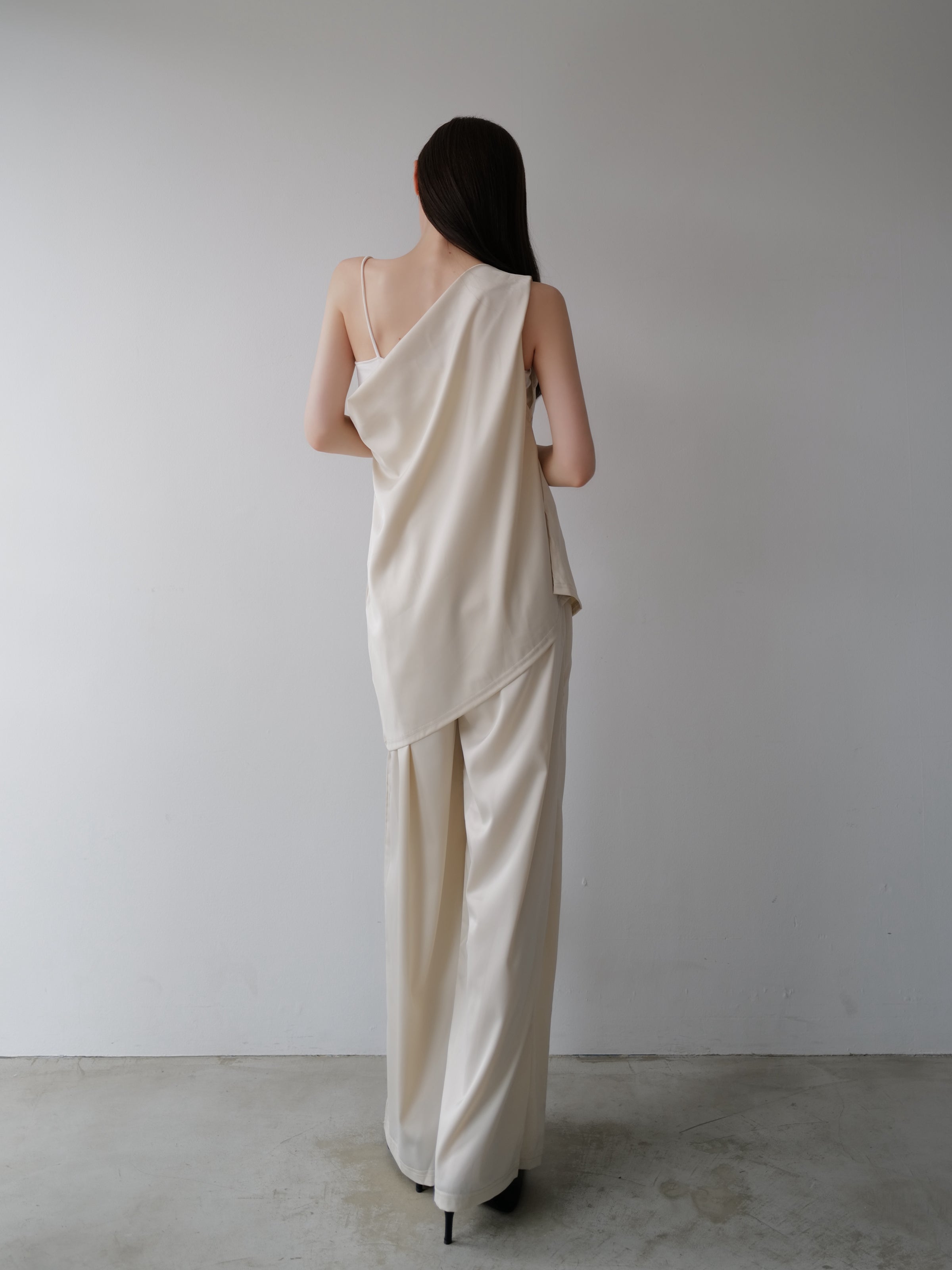 sample sale / one shoulder satin set up
