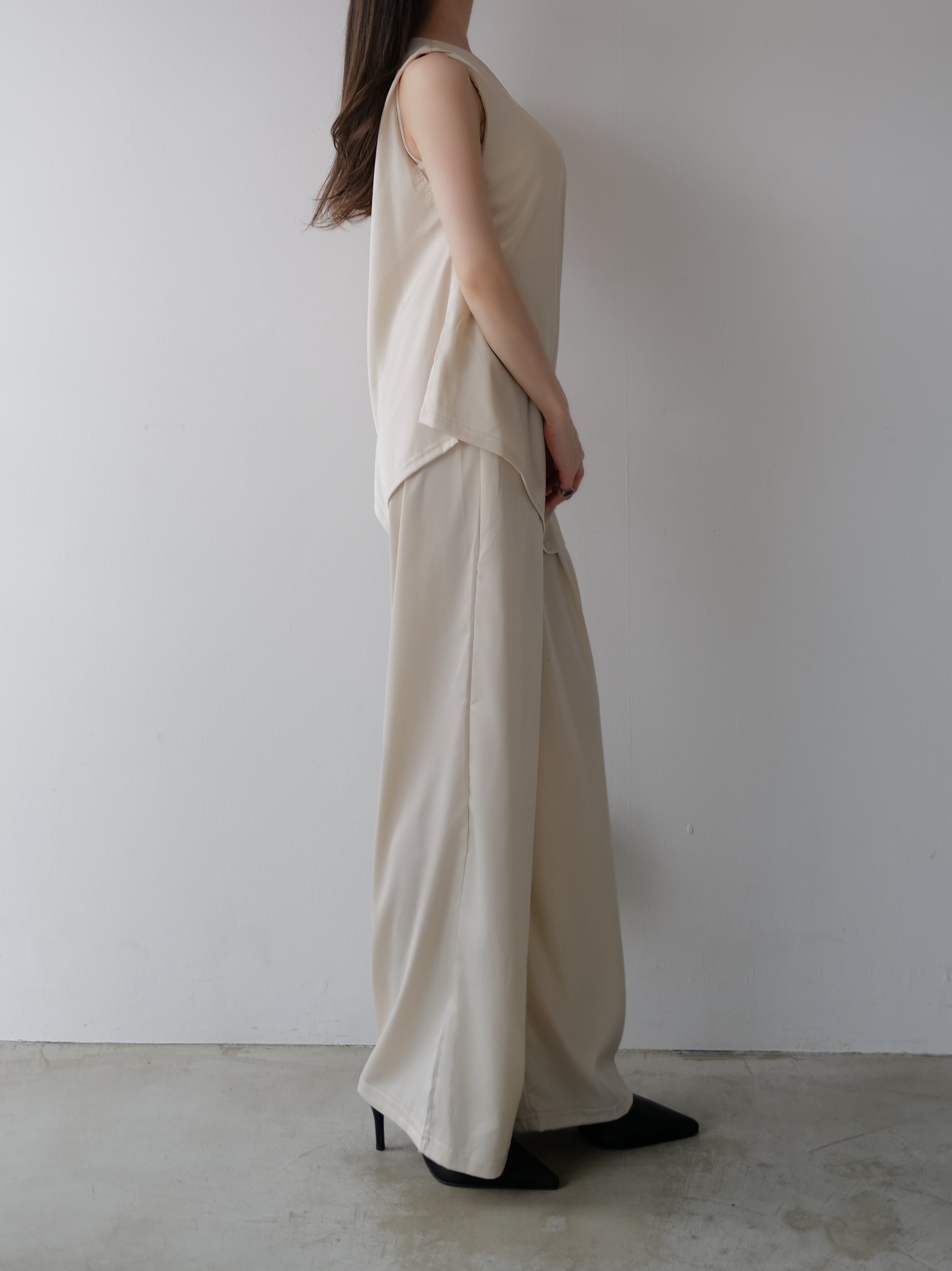sample sale / one shoulder satin set up
