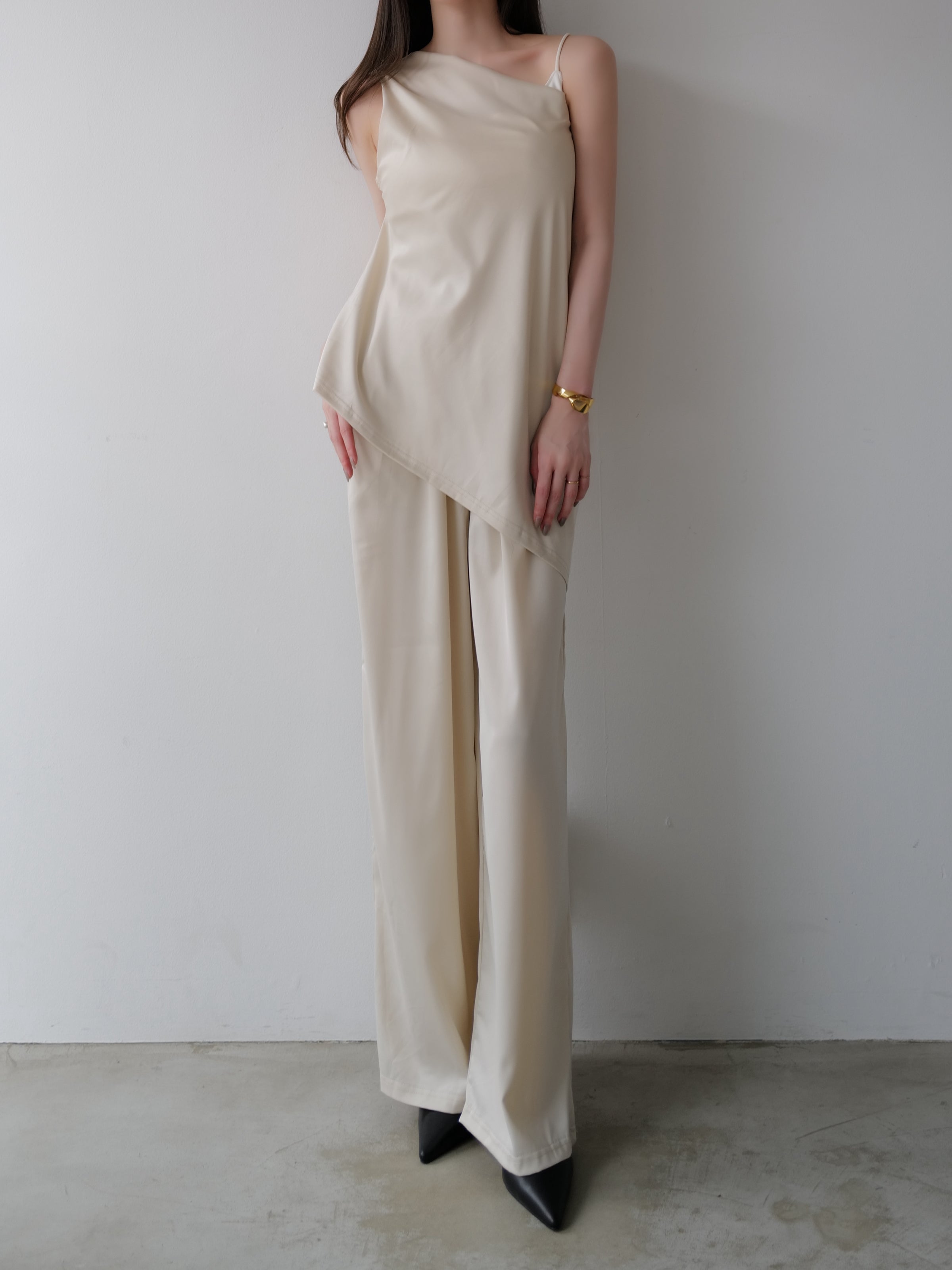 sample sale / one shoulder satin set up