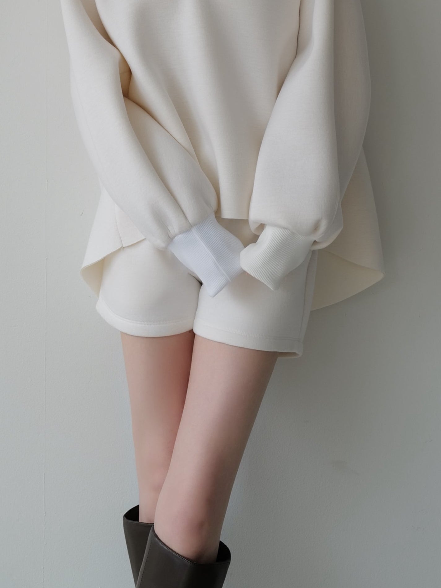 maison celon 同型　silkete v sweat 同型　ショート丈 BOTTOMS – célon