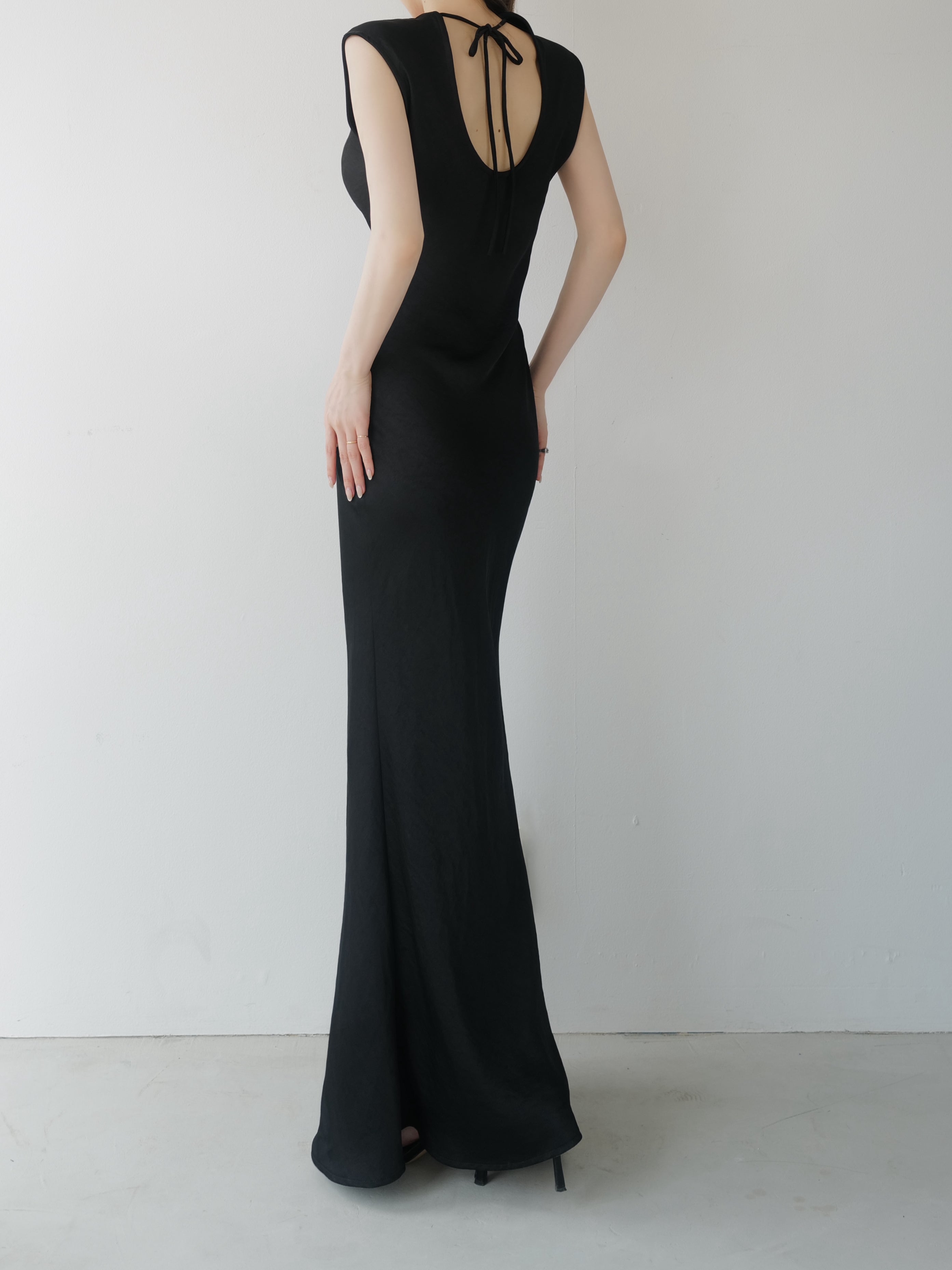 タグ付きmaison celon highwaist straightskirt Modern Classic With Sensual Front Cut - Elegant High Neck