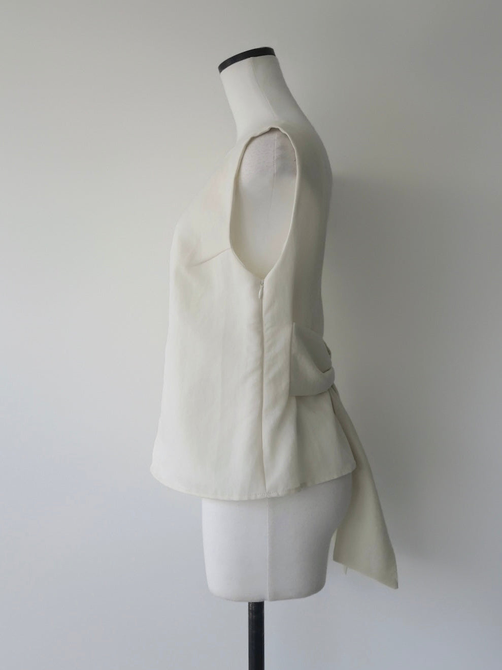 back ribbon linen blouse