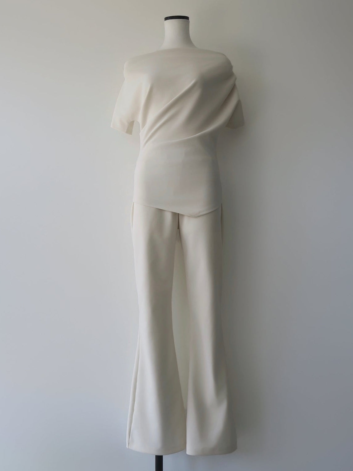 airy drape silhouette set-up (POP UP)