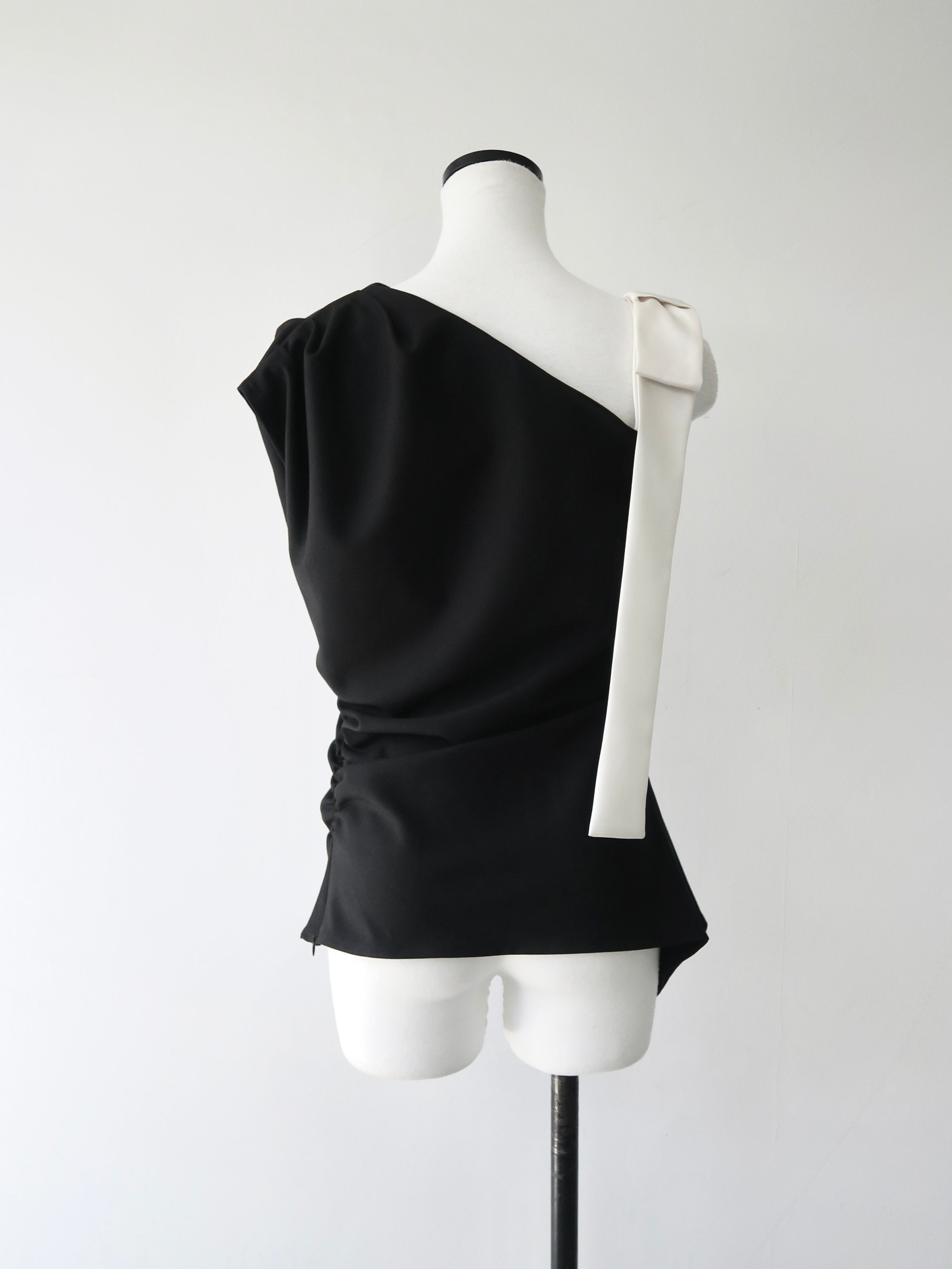 ribbon one shoulder setup