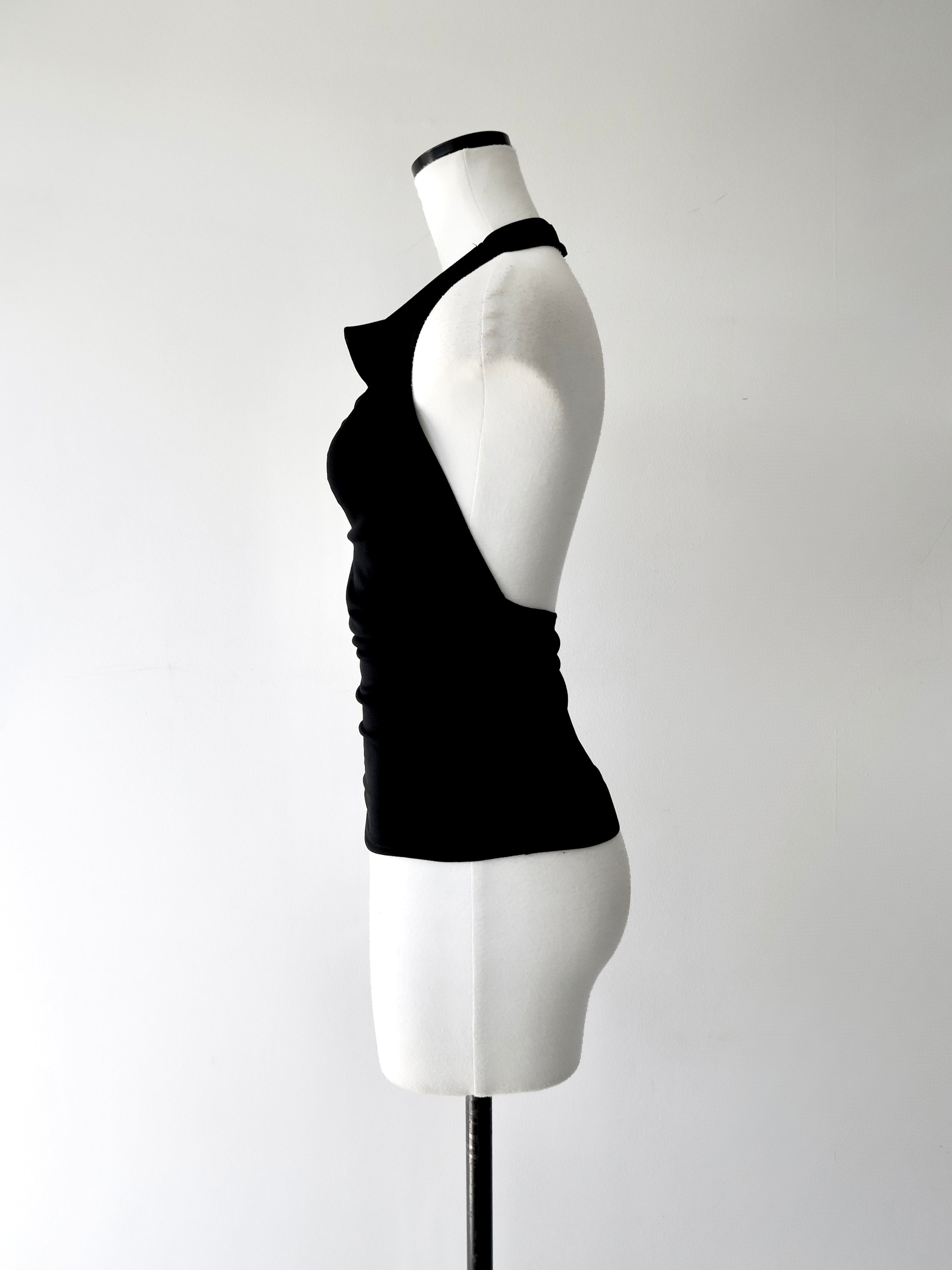 fluid halter neck setup