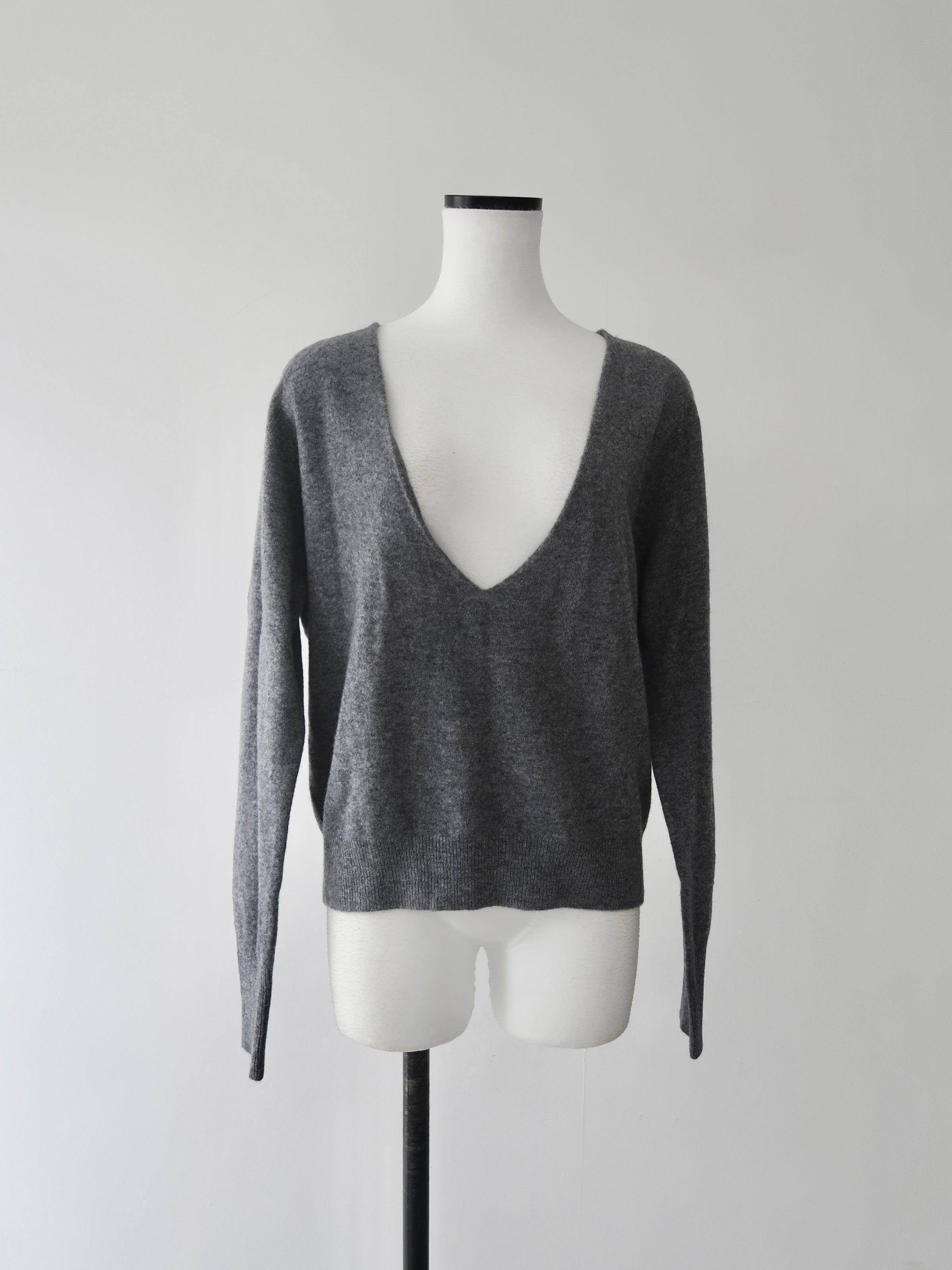 wool v-neck knit