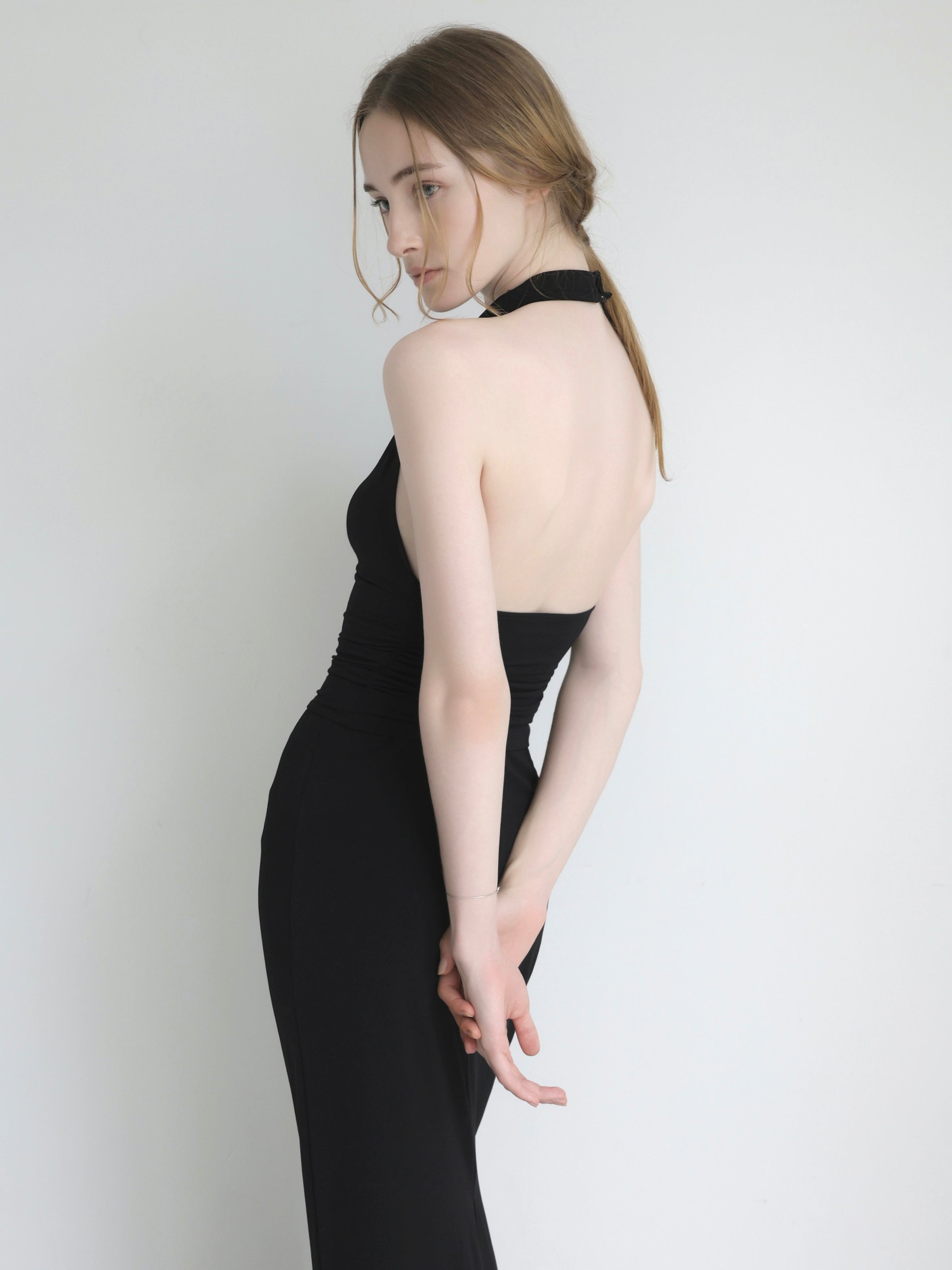 fluid halter neck setup