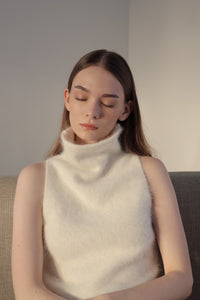 angora turtle sleeve-less knit