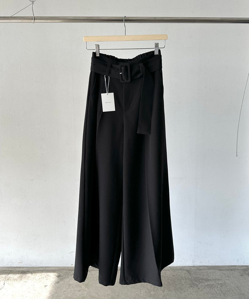 center tuck wide pants